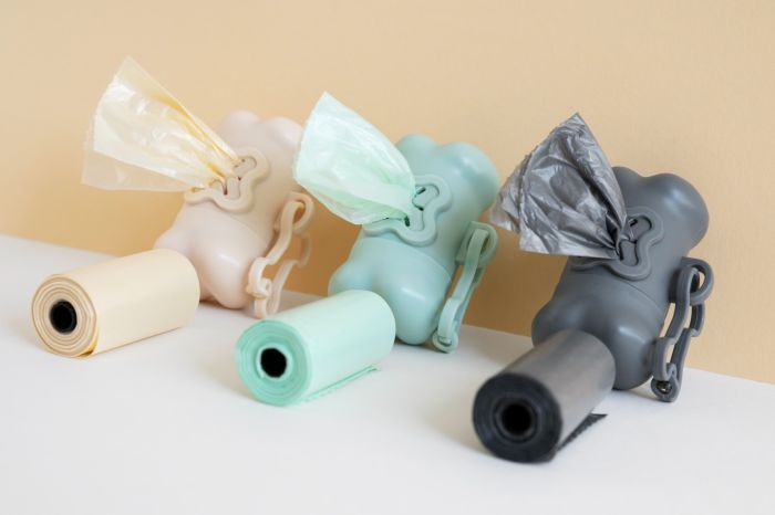 Factory-made pet waste bags with leash dispenser, USDA certified, 38% plant-based materials, 62% PE material.